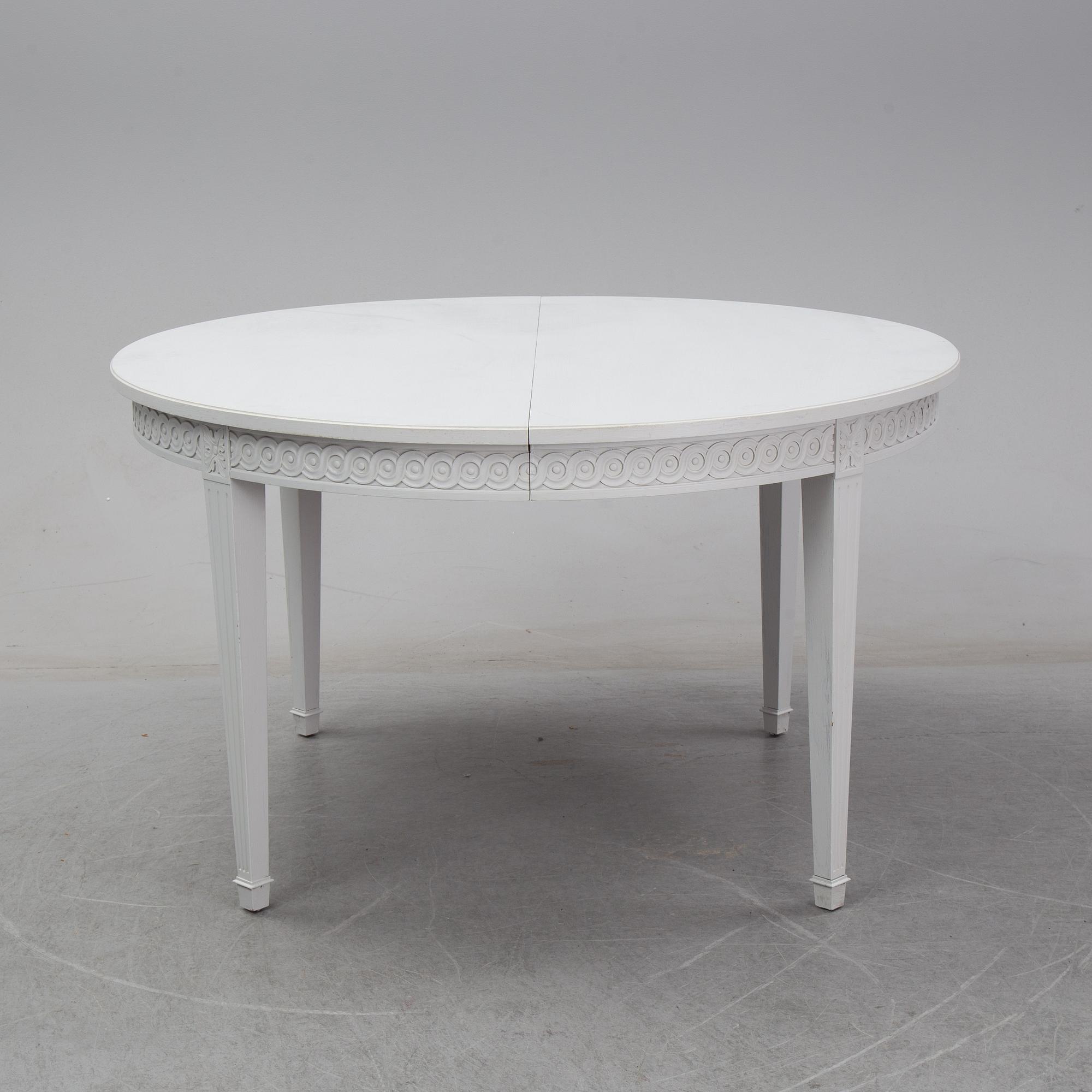 A mid 20th Century dinner table.