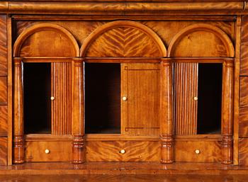 CHIFFONJE, senempire, omkring 1800-talets mitt.