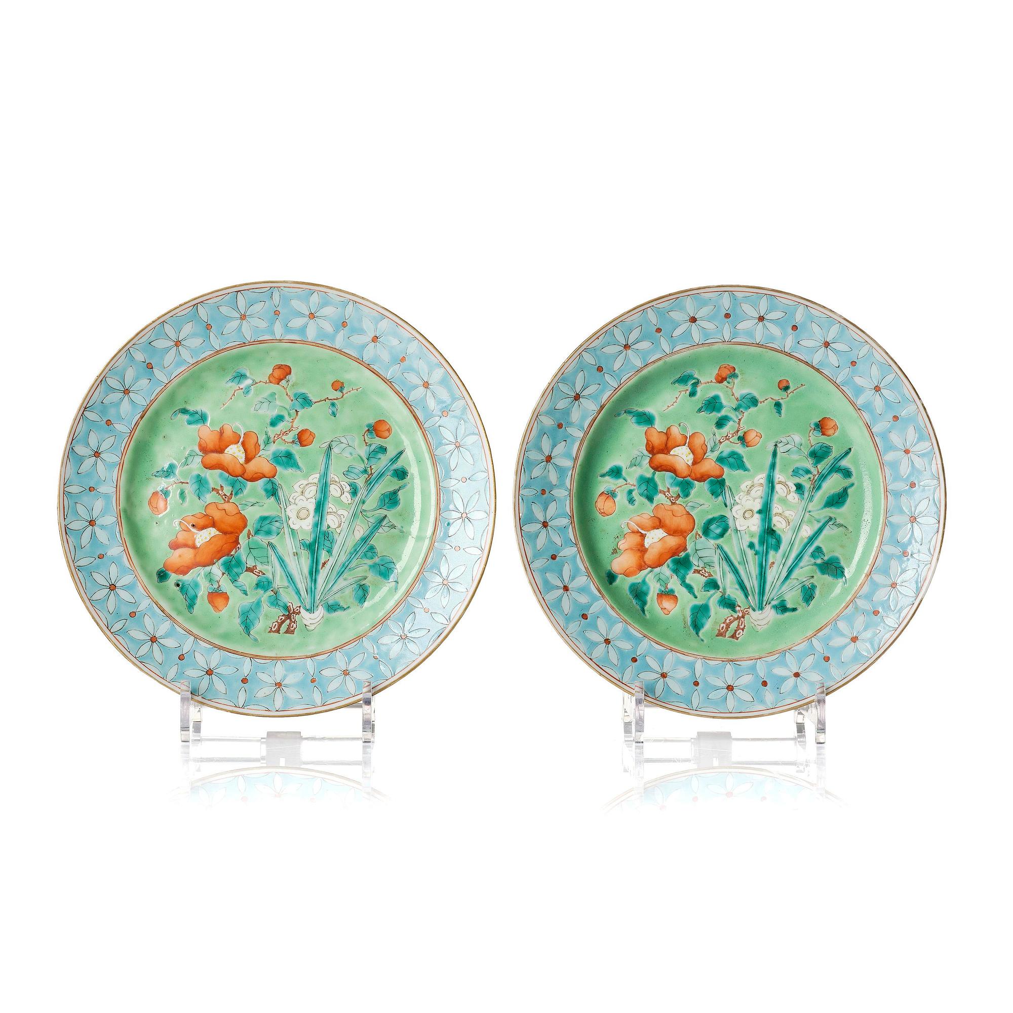 A pair of enamelled dishes, Qing dynasty, 19th Century.
