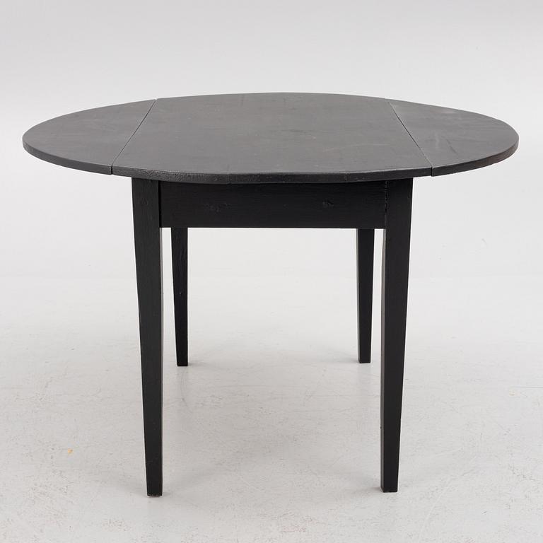 A drop-leaf table, early 20th Century.