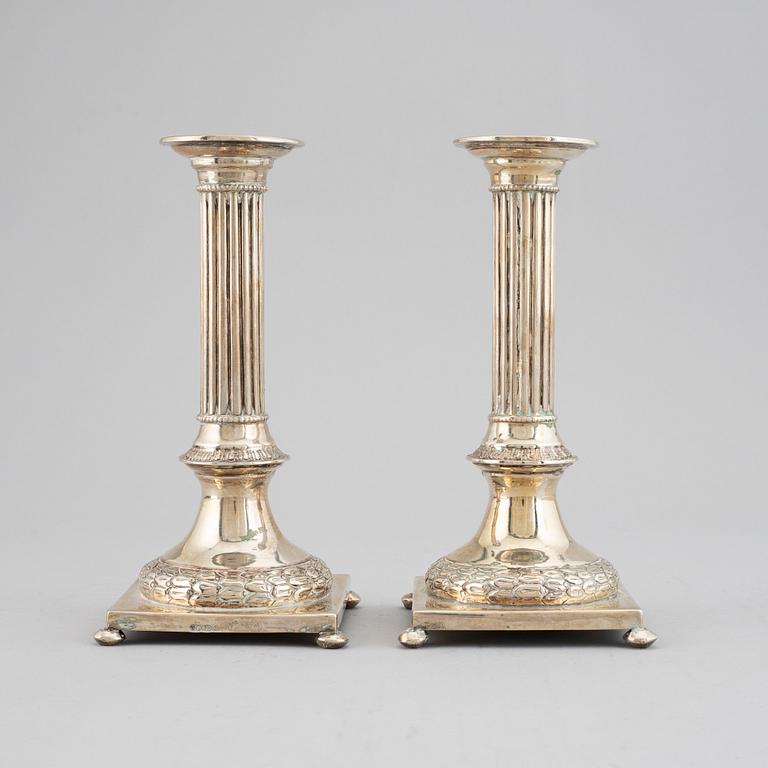 Silver candelsticks.