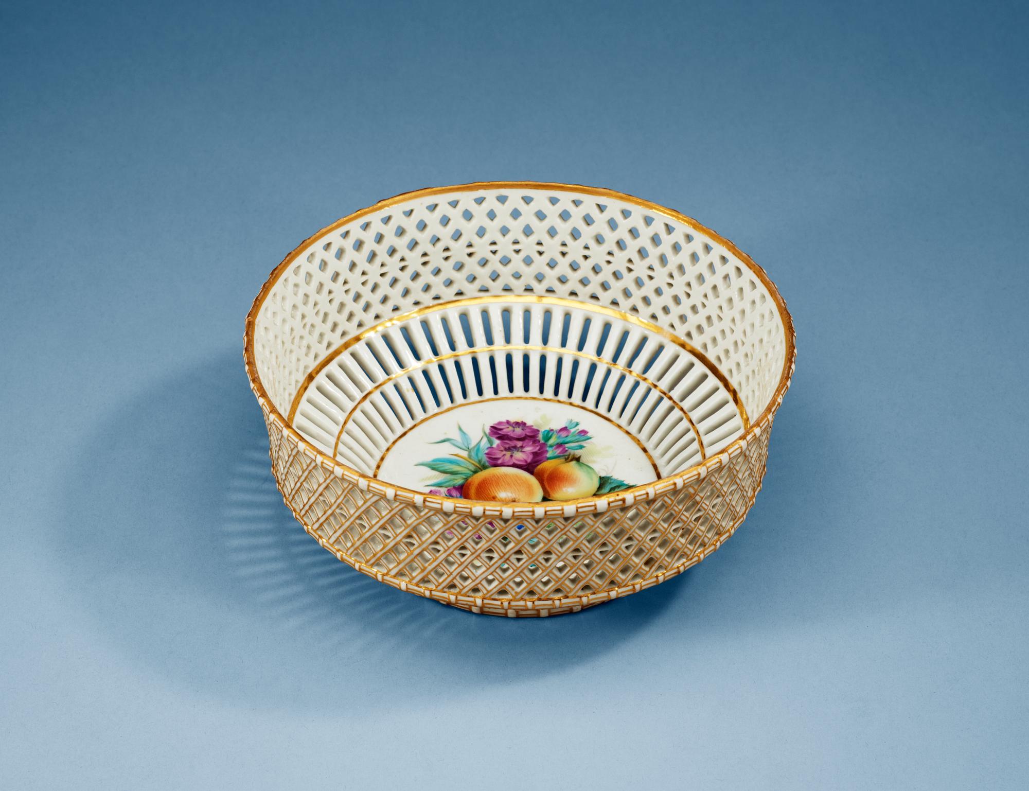 A Russian chestnut basket, Popov, ca 1900.