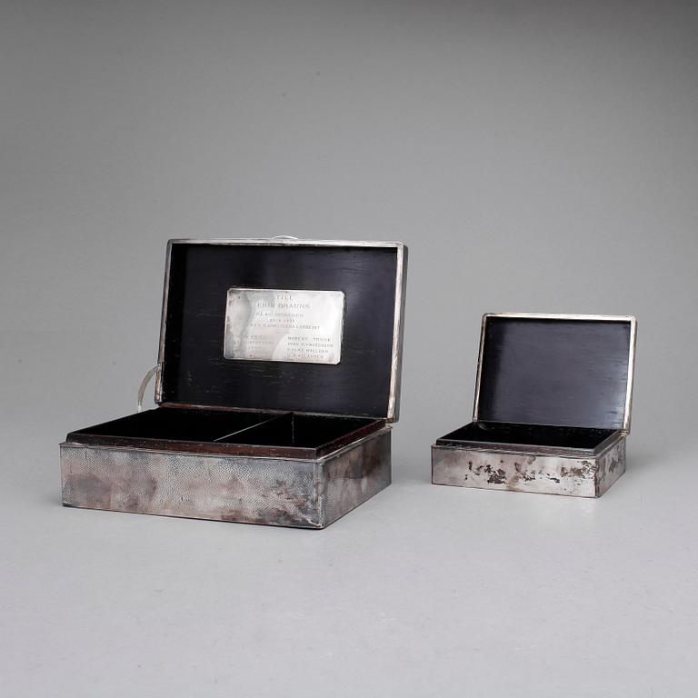 CIGARETTSKRIN, 2 st, silver, bla Japan, 1900-tal.