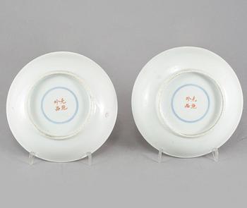 SKÅLFAT, ett par, porslin, Kina, 1800-/1900-tal.