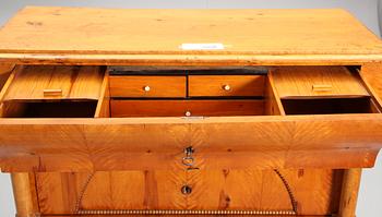 SKRIVBYRÅ, senempire. 1800-talets mitt.