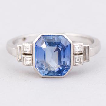 A RING, facetted sapphire, platinum. A. Tillander, Helsinki Finland, mid 20th century.