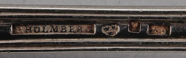 BESTICK, 8 delar, silver, "Engelsk snäck", olika mästare, bla P. Holmberg, Arboga 1854. Totalvikt ca 500 gram.