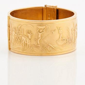 A bangle.