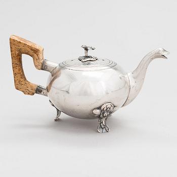 A late 18th-century silver teapot with a Karelian birch handle, Saint Petersburg 1791. Assay master Nikifor Moshchalkin.