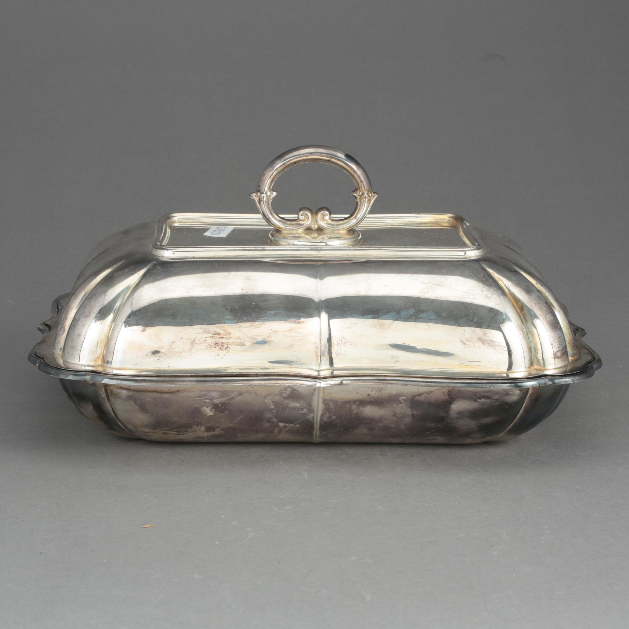 KAROTT MED LOCK, silver, Tyskland, tidigt 1900-tal. 1174 gram.