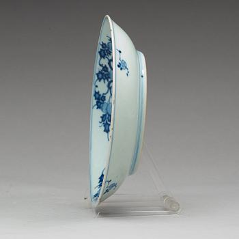 A blue and white dish, Qing dynasty, 18th Century.