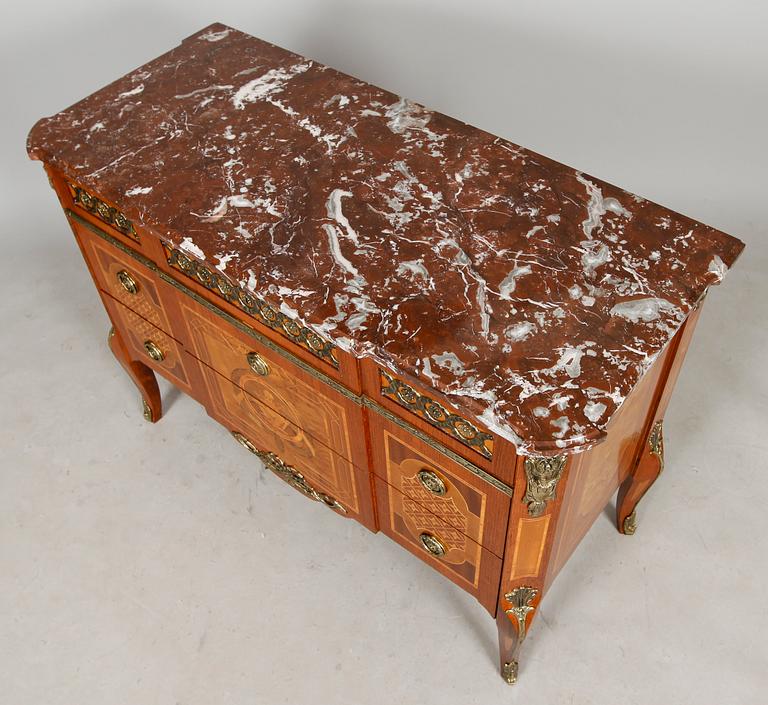 BYRÅ, gustaviansk stil, sk Hauptkopia, 1900-talets andra hälft.