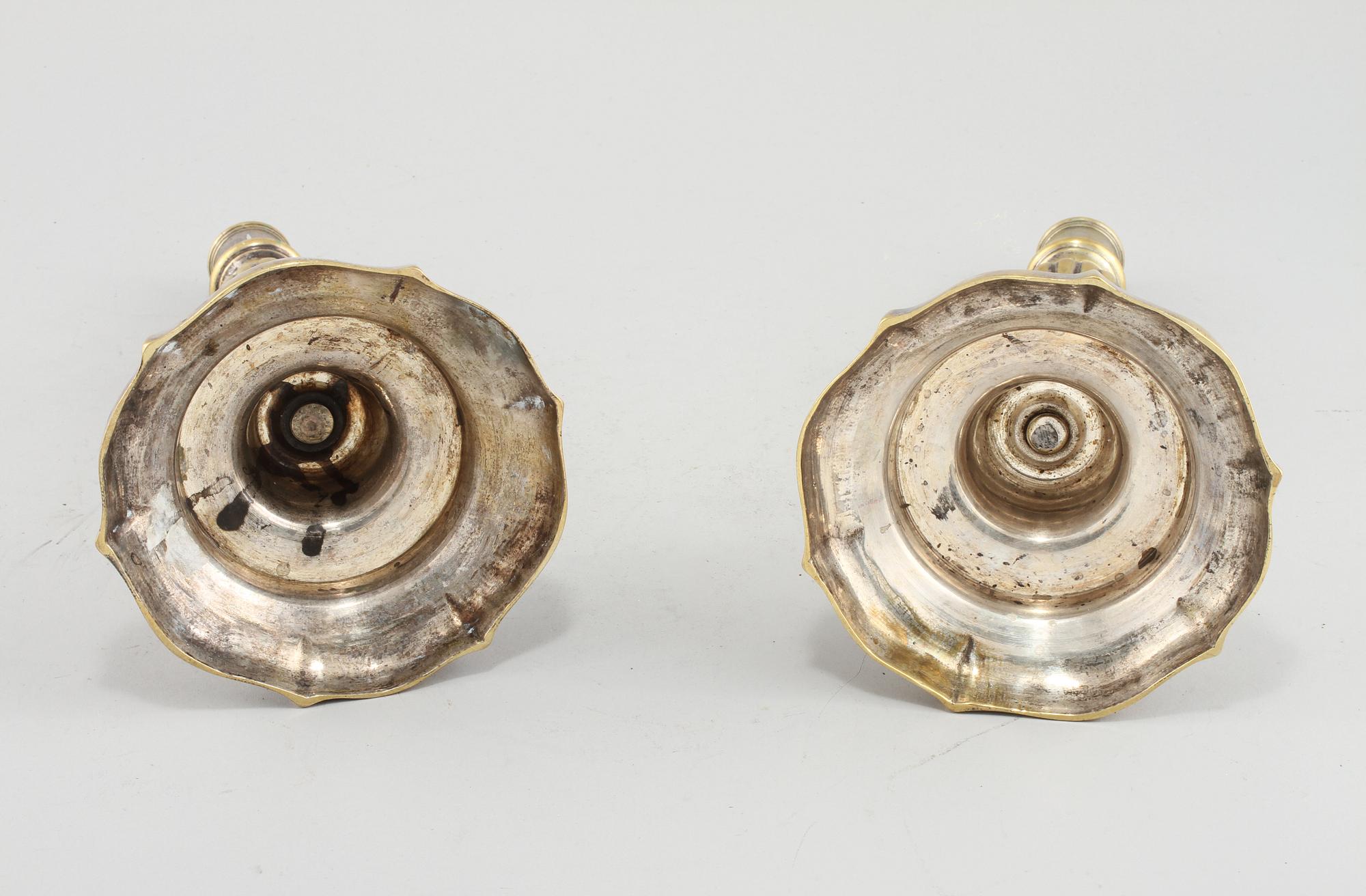 LJUSSTAKAR, ett par, senbarock, 1700-tal.