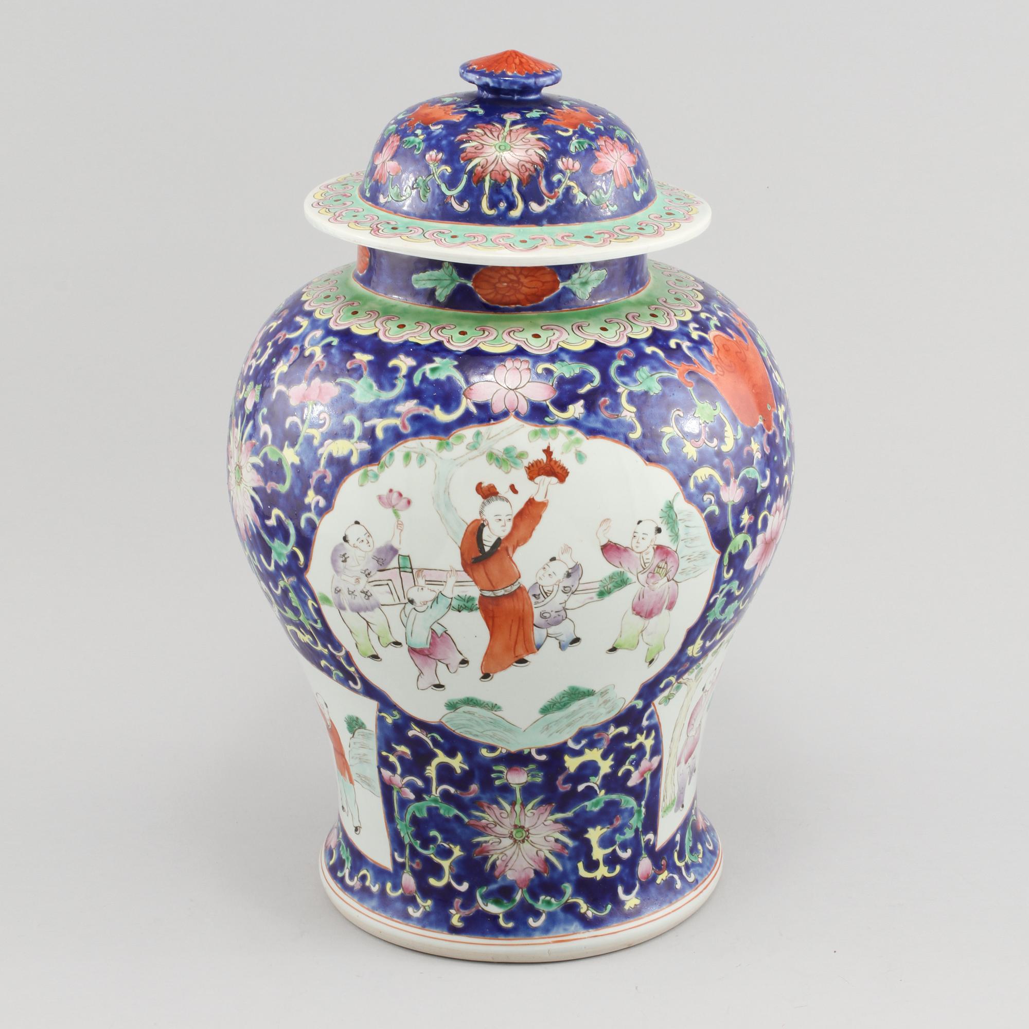 LOCKURNA, porslin, 1900-tal.