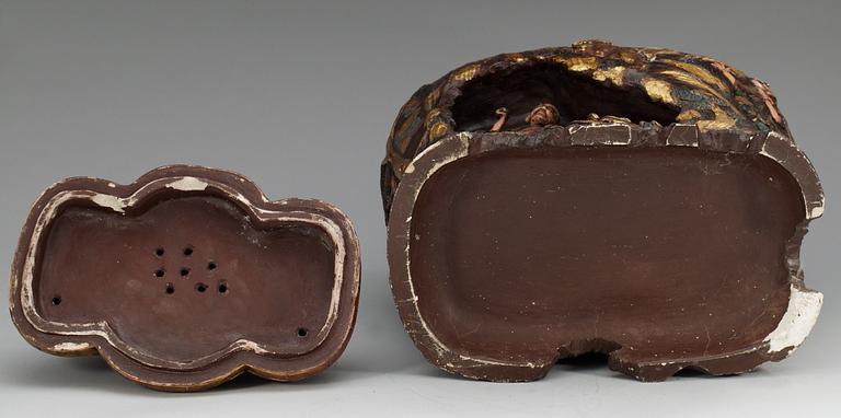 A massive Japanese jar with cover, ca 1900.