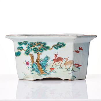 A famille rose flower pot, Qing dynasty, Qianlong (1736-95).