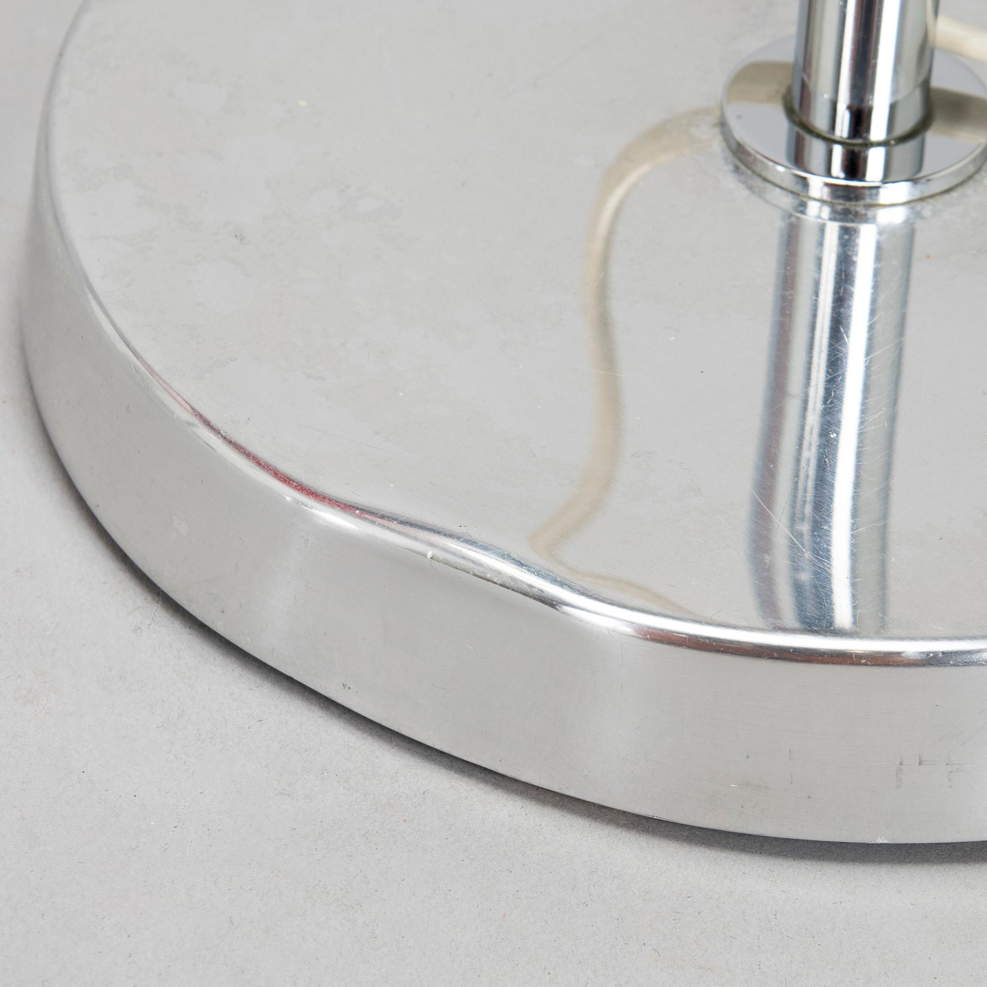 Pöytävalaisinpari malli B-142, Bergboms, 1970/80-luku. Punaiset varjostimet.