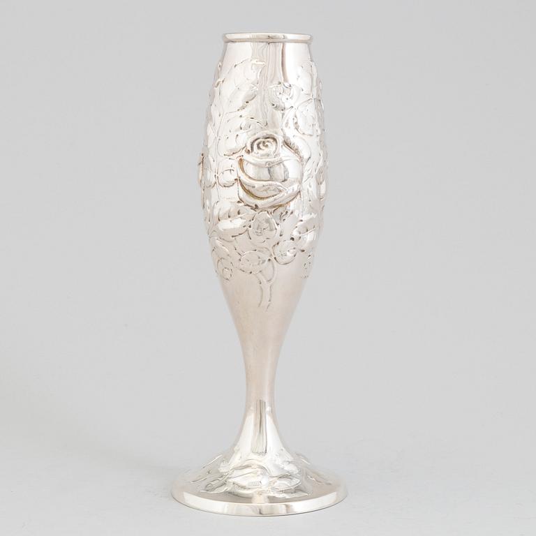 A Norwegian Art Nouveau silver vase maker's mark Thune, Oslo, early 20th century.