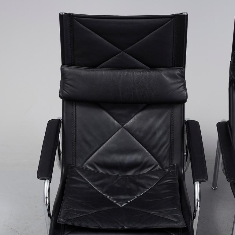 HANS EICHENBERGER, fåtöljer med fotpallar ett par, Strässle, Schweiz, sent 1900-tal.