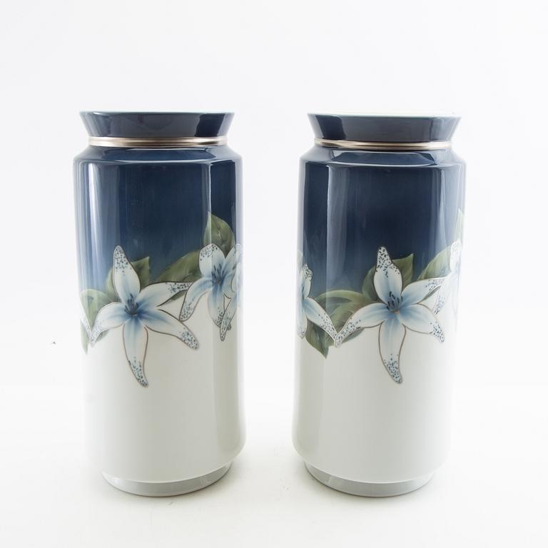 Vaser ett par samt fat Royal Copenhagen Danmark 1900-talets andra hälft porslin.