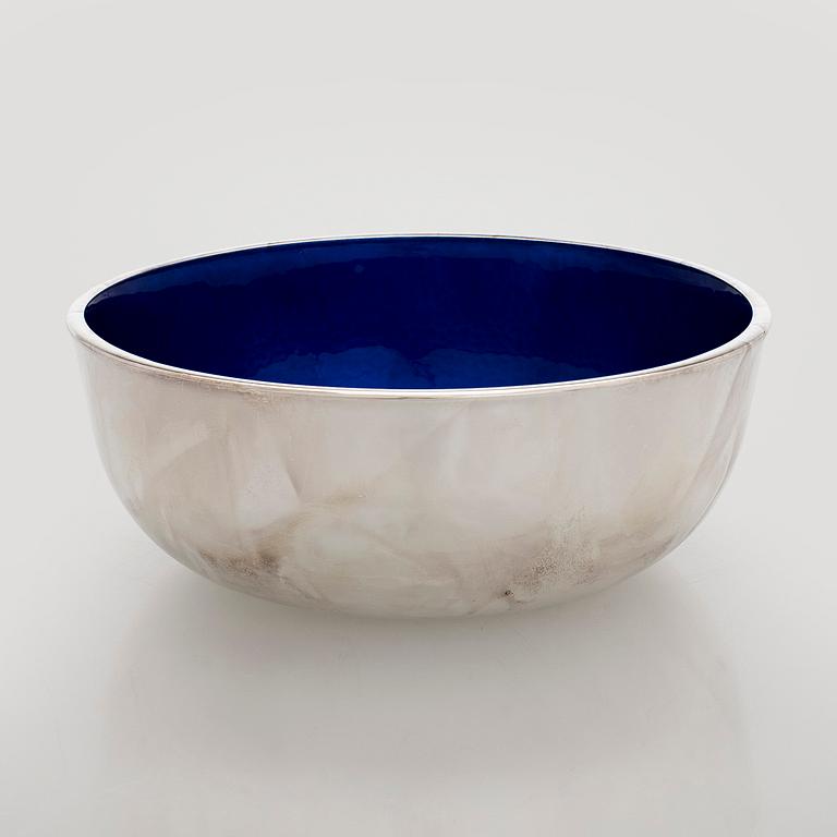 A. Tillander, malja, sterlinghopeaa ja emalia. Turku 2005.