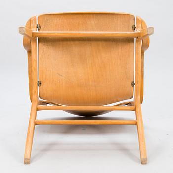 PETER HVIDT & ORLA MØLGAARD NIELSEN, karmstol, "Ax-stolen", Fritz Hansen, Danmark. Modellen formgiven 1950.
