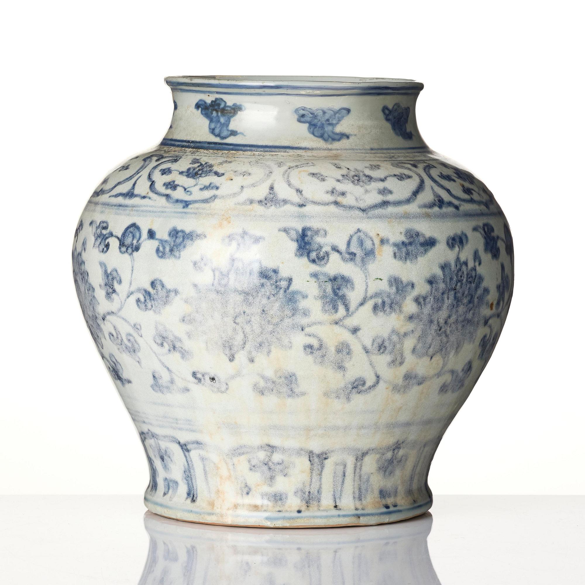 A large blue and white 'lotus' jar, Guan, Ming dynasty, Jiajing, 16th century.