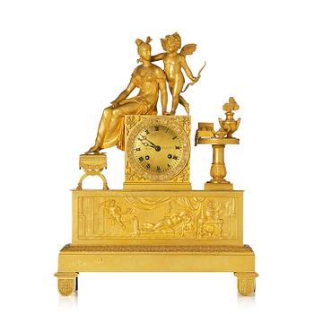139. A French Empire ormolu mantel clock, early 19th century.