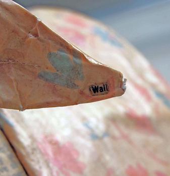 WILLIAM WALL, skulptur, papier mache, skurgumma, sign Wall.