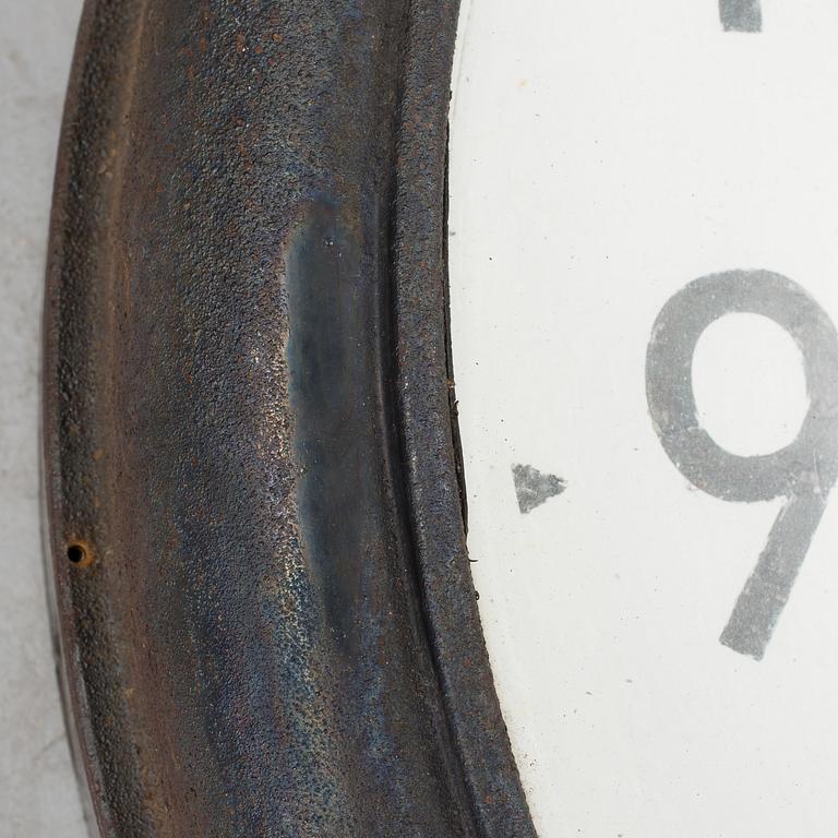 A 1930s wall clock.