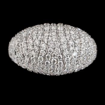 RING, 18K vitguld, diamanter tot ca 2.05 ct.
