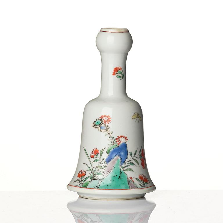 A famille verte bowl, tea caddy and mallet shaped vase, Qing dynasty, Kangxi (1662-1722).