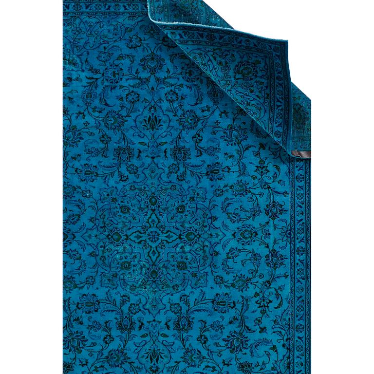 An oriental carpet. ca 342 x 256 cm.