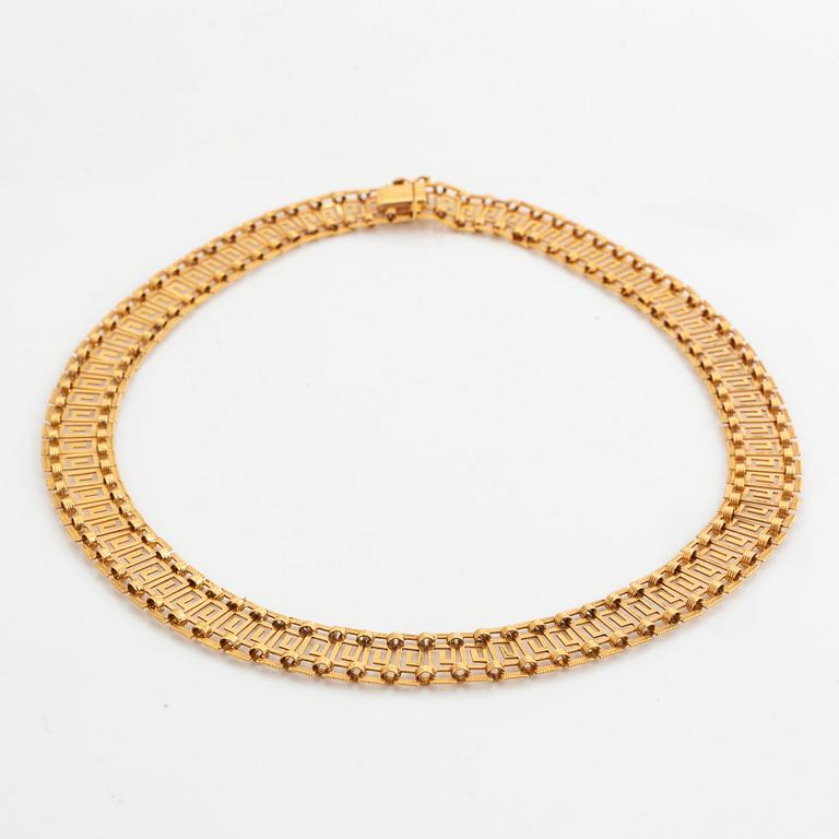 18K gold necklace.