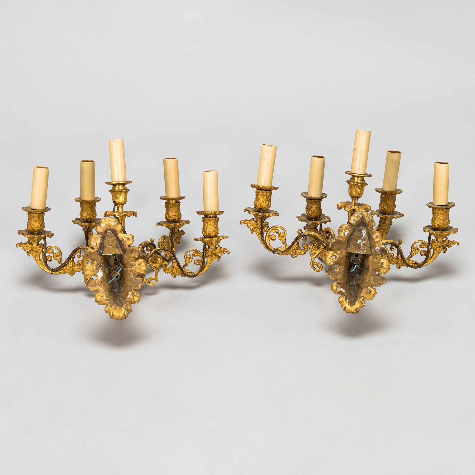 A pair of Empire wall candelabras in gilt bronze from first half of the 19th century.