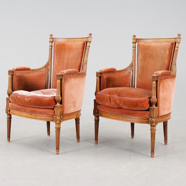 KARMSTOLAR, ett par, Louis XVI-stil, omkring sekelskiftet 1900.