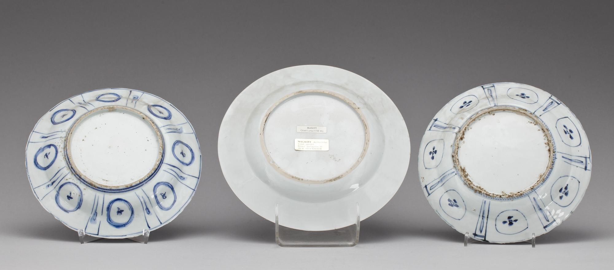 TALLRIKAR, 3 st, porslin, Kina, 1600-1700-tal.