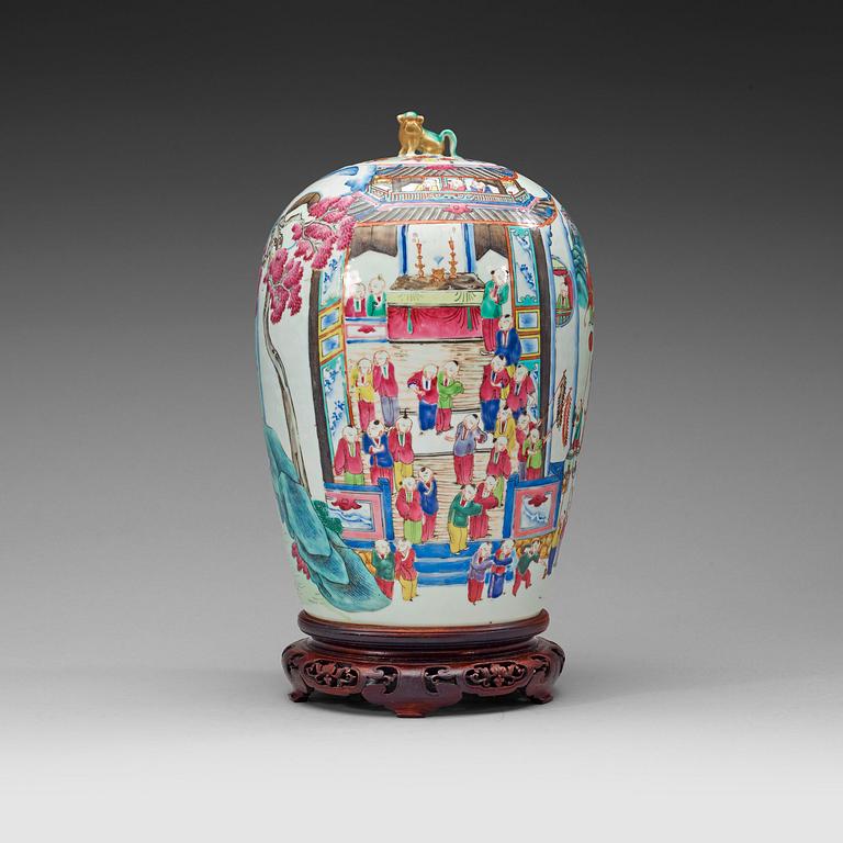 A famille rose jar with cover, Qing dynasty, late 19th century.