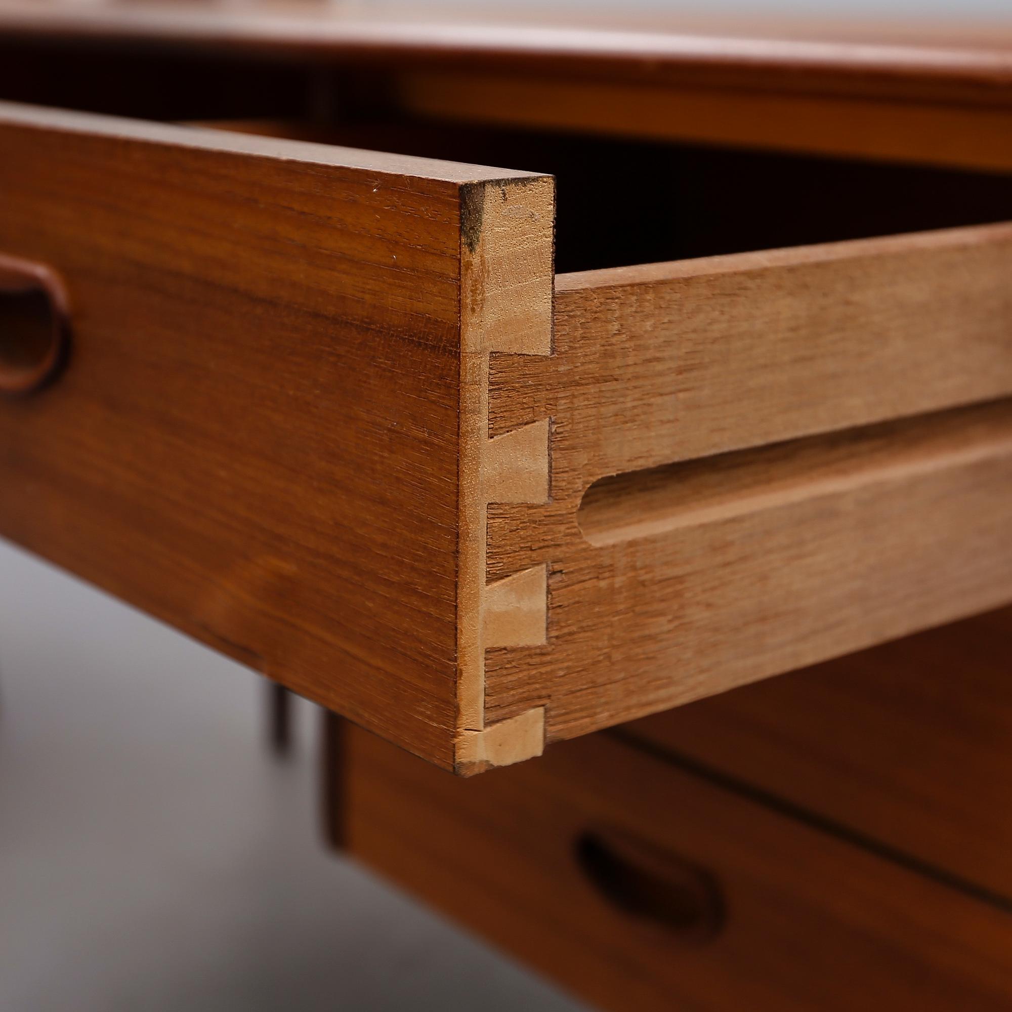 SKRIVBORD MED STOL, Danmark, 1900-talets andra hälft.