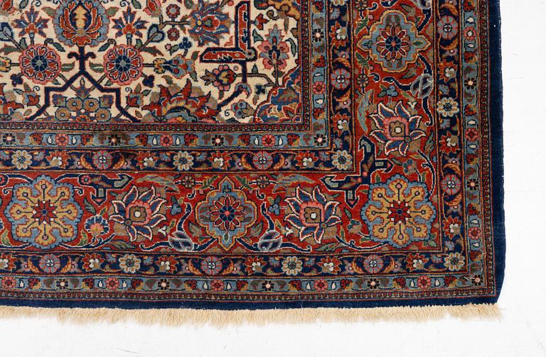 A semi antique Keshan "Dabir" carpet, central Persia, c. 348 x 229 cm.