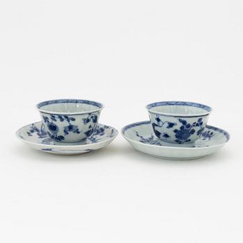 A group of seven Chinese blue and white cups with saucers, Qing dynasty, Kangxi (1622-1722).