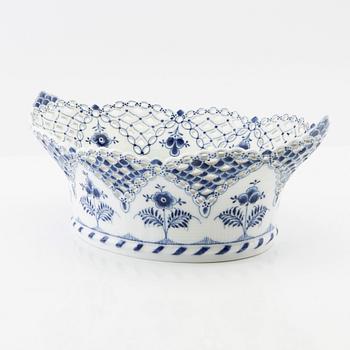 Porcelain lattice bowl "Musselmalet helblonde" Royal Copenhagen, Denmark.
