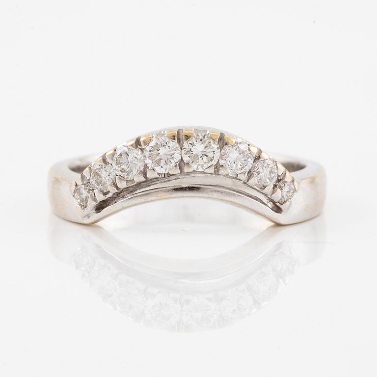 Ring, 18K vitguld med briljantslipade diamanter.