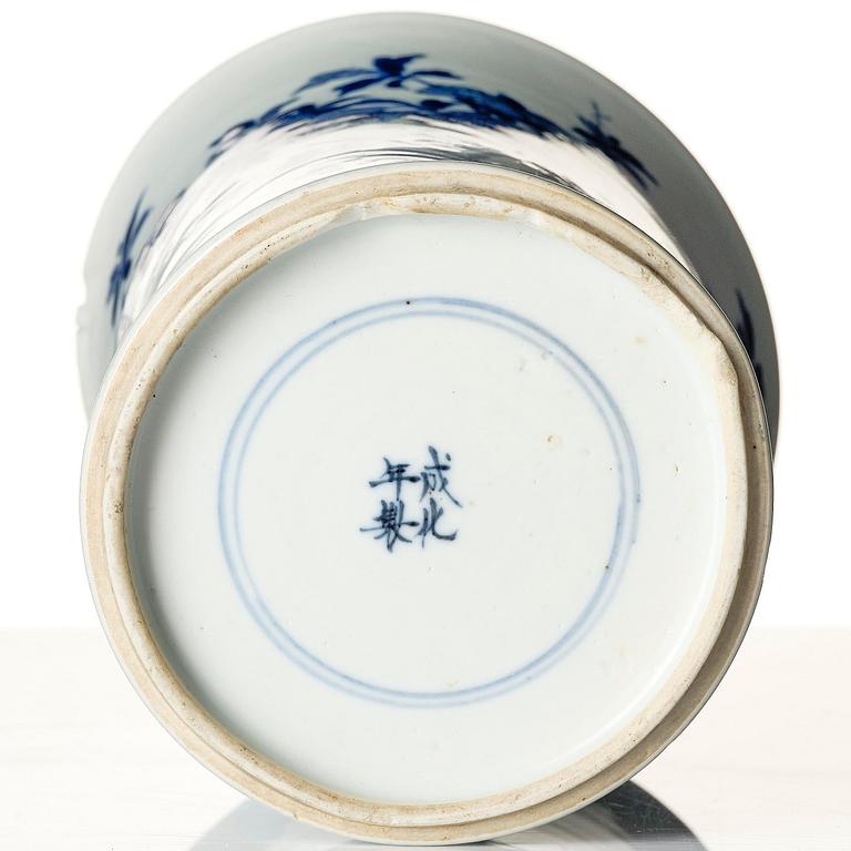 Penselställ, porslin. Qingdynastin, Kangxi (1662-1722).