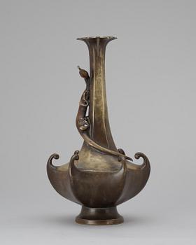 An early 20th Century brons vase, Japan.