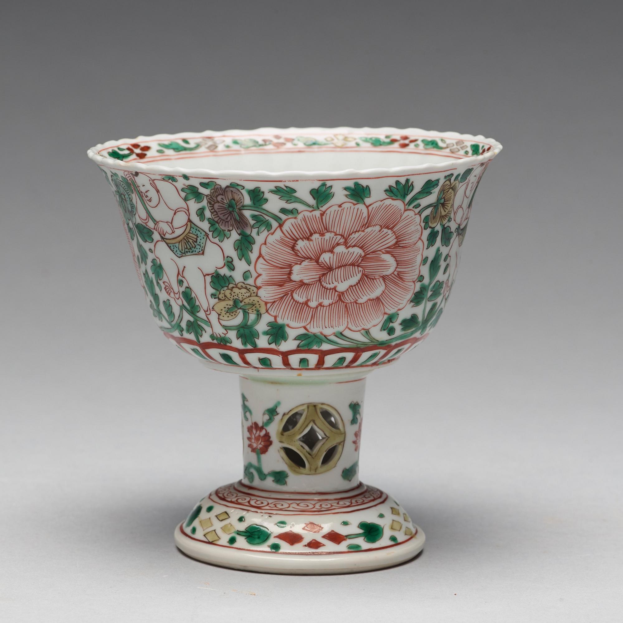 A famille verte stemcup, Qing dynasty, Kangxi (1662-1722).