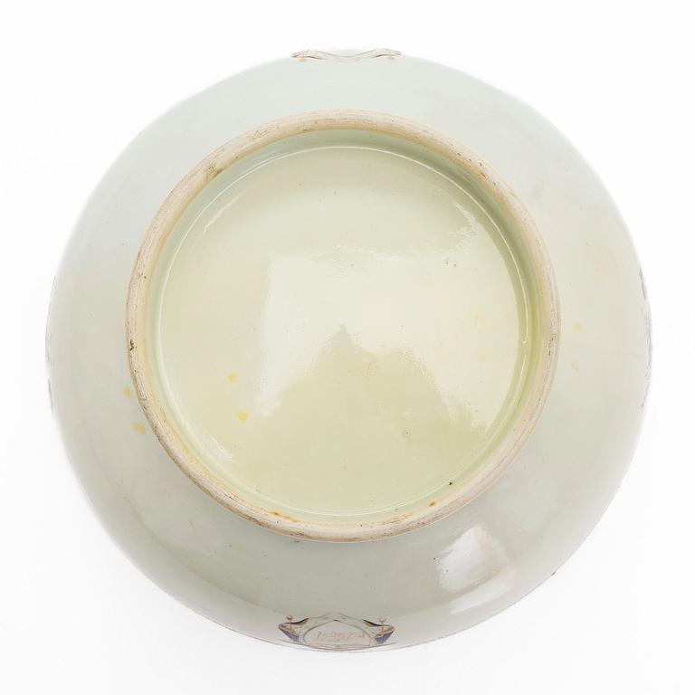 An enamelled porcelain, punch bowl, Qing dynasty, Jiaqing (1796-1820).