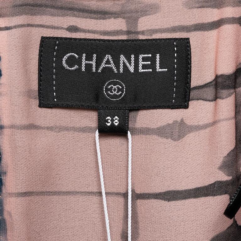 Chanel, a two-piece suit, after 2010, size Fr 38.