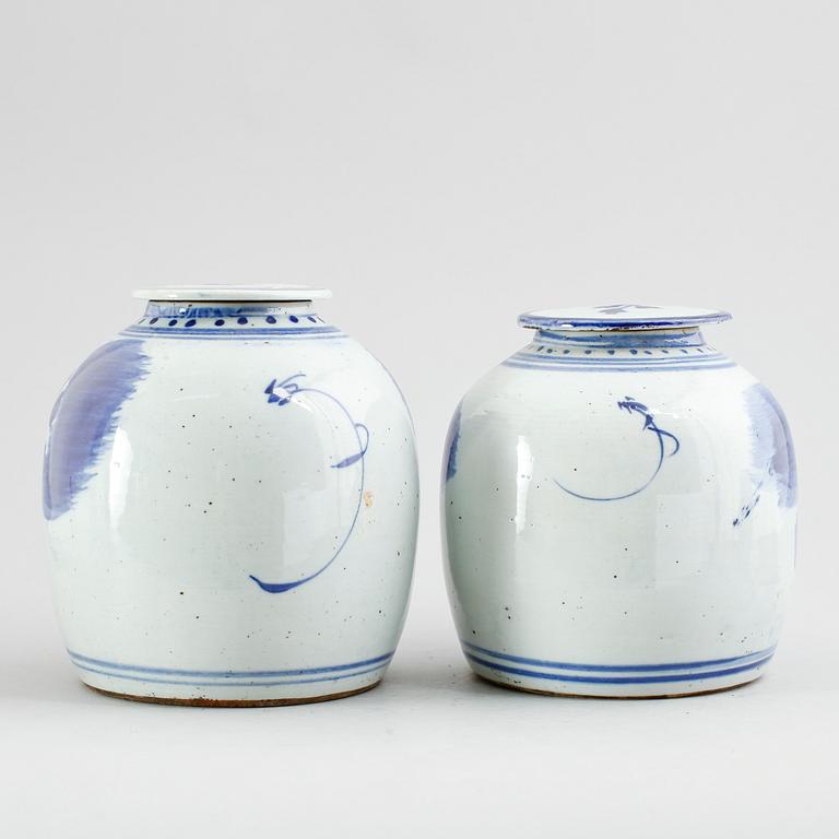 BOJANER, 2 st, Kina, sannolikt 1800-tal.
