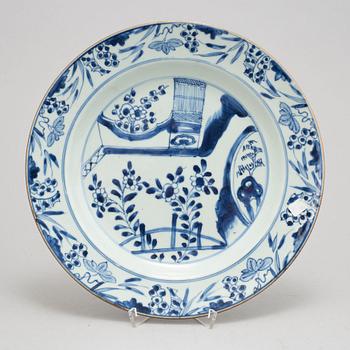 A blue and white plate, Qing dynasty, 18th Century.